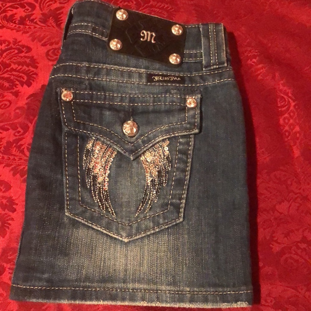 Miss Me Sz 26 Skirt with Angel Wings on back pockets. EUC, looks like new!!